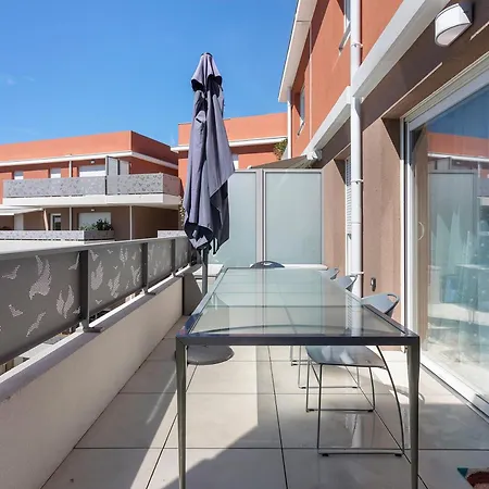 Deux Pieces Proche * Fréjus